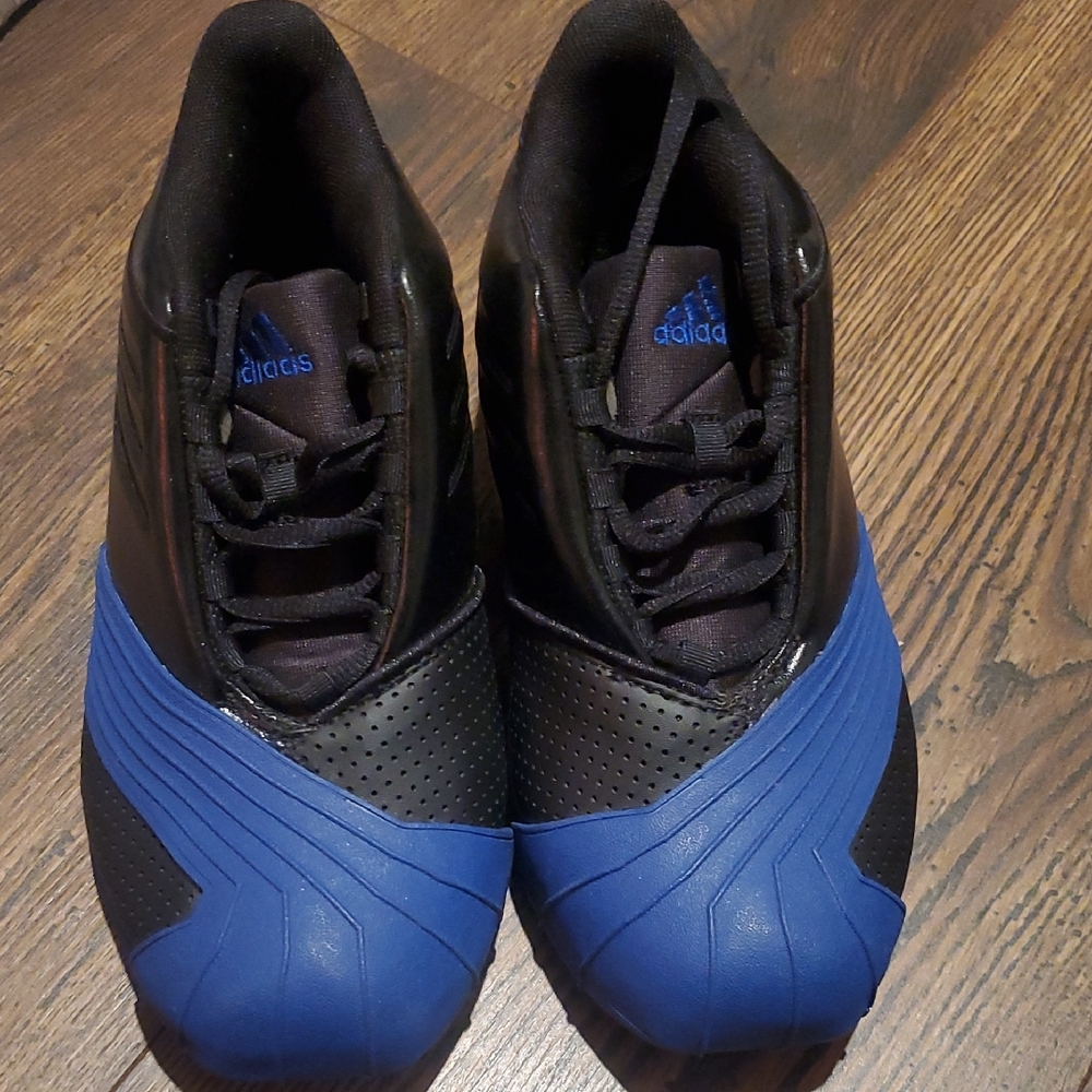 New Boys Adidas Black and Blue Athletic Shoes with Modern Design Sz 4